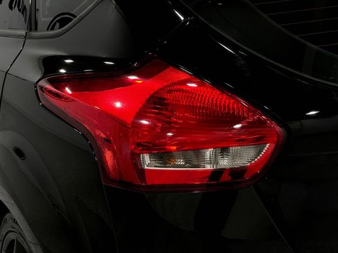 Used 2018 Ford Focus ST FWD image 34