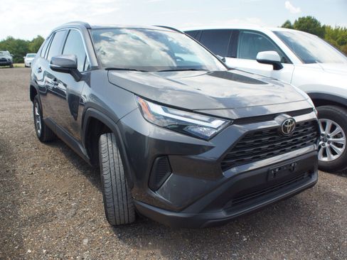 Used 2024 Toyota RAV4 XLE FWD image 3