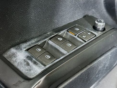 Used 2017 Toyota Tacoma SR image 27