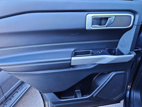 Used 2022 Ford Explorer XLT w/ Equipment Group 202A image 32