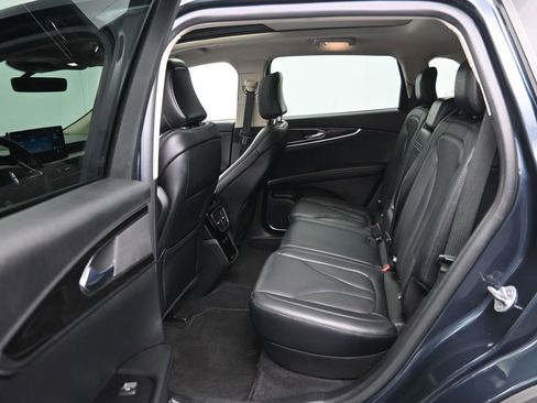 Used 2023 Lincoln Nautilus Reserve image 23