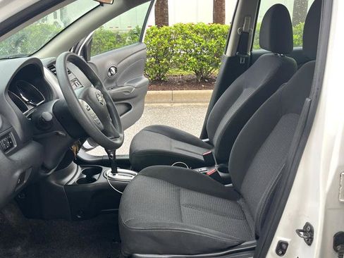 Used 2016 Nissan Versa SV FWD image 4