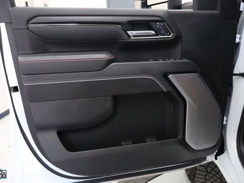 Used 2024 GMC Sierra 2500 AT4X image 13