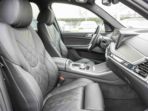Used 2025 BMW X5 xDrive50e image 16