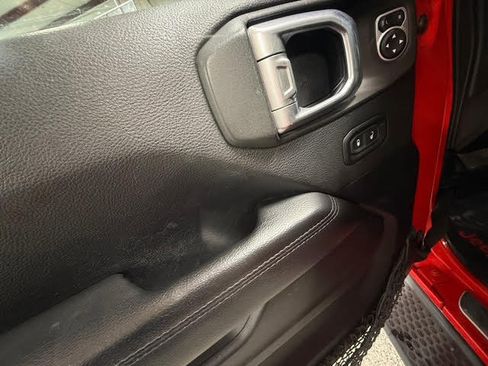 Used 2020 Jeep Wrangler Unlimited Sahara image 11