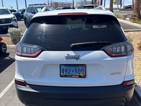 Used 2019 Jeep Cherokee Latitude Plus FWD image 4