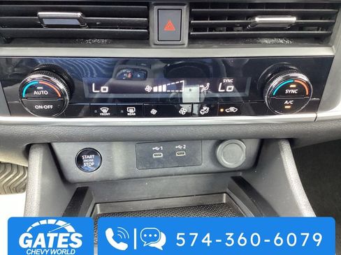 Used 2024 Nissan Rogue SV AWD/4WD image 19