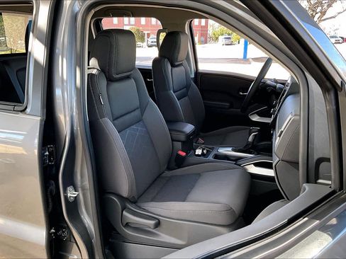 Used 2025 Nissan Frontier SV w/ SV Convenience Package image 9