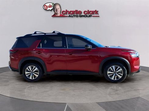 Used 2022 Nissan Pathfinder SL image 6