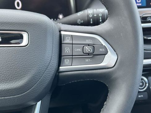 Used 2025 Jeep Compass Limited w/ High Altitude Package AWD/4WD image 19