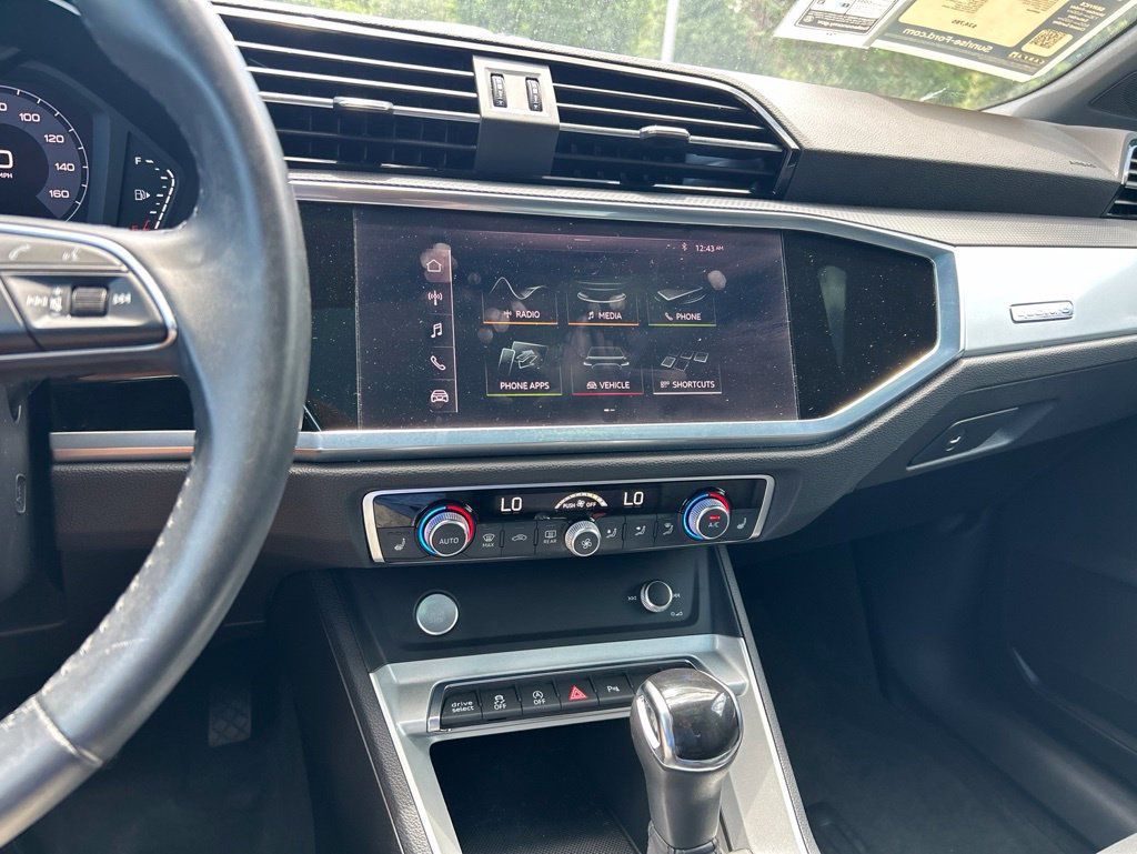 Used 2020 Audi Q3 2.0T Premium w/ Convenience Package AWD/4WD image 29