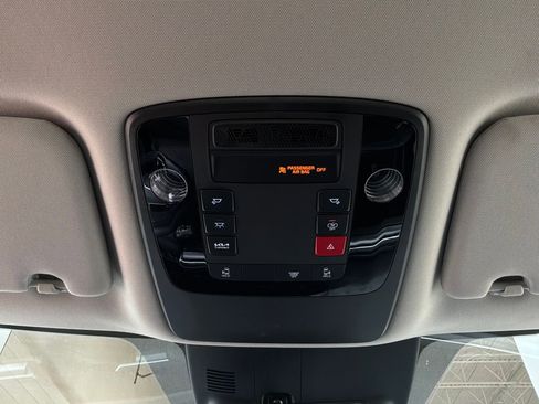 Used 2026 Kia Carnival FWD image 18