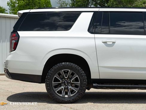 Used 2023 Chevrolet Suburban Z71 w/ Luxury Package AWD/4WD image 5