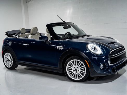 Used 2018 MINI Cooper S image 1