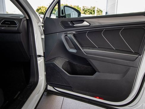 Used 2023 Volkswagen Tiguan SE image 18