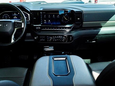 Used 2022 Chevrolet Silverado 1500 ZR2 w/ Technology Package image 12