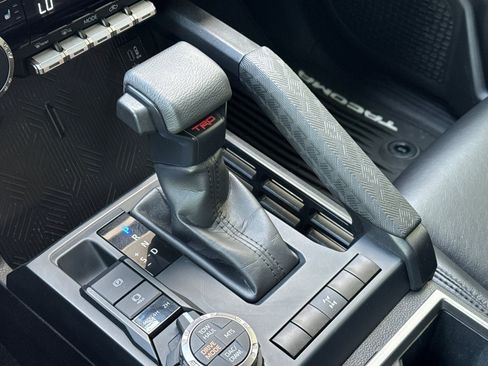 Used 2024 Toyota Tacoma TRD Off-Road AWD/4WD image 17