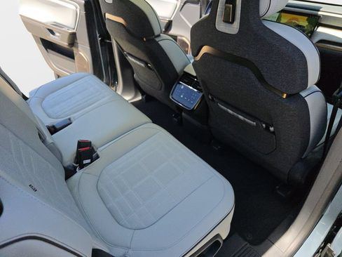 Used 2025 Rivian R1S Premium AWD/4WD image 13