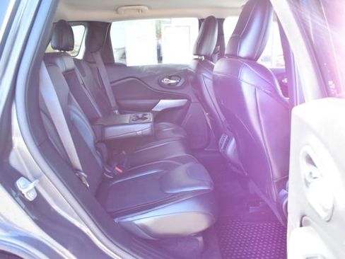 Used 2018 Jeep Cherokee Trailhawk w/ Cold Weather Group AWD/4WD image 38