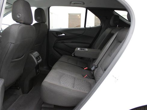 Used 2018 Chevrolet Equinox LT image 8