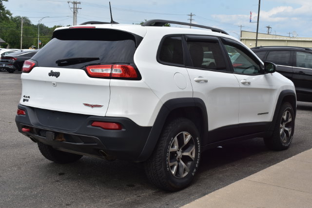 Used 2017 Jeep Cherokee Trailhawk w/ Comfort & Convenience Group AWD/4WD image 13