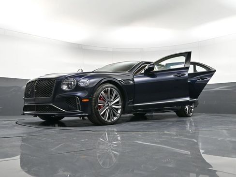 Used 2025 Bentley Flying Spur Plug-In Hybrid image 43