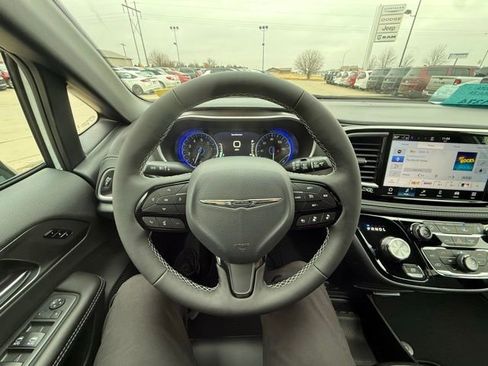 New 2026 Chrysler Pacifica Select w/ S Appearance Package image 16