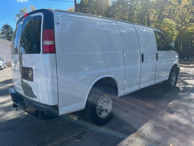 Used 2017 Chevrolet Express 2500 RWD image 5