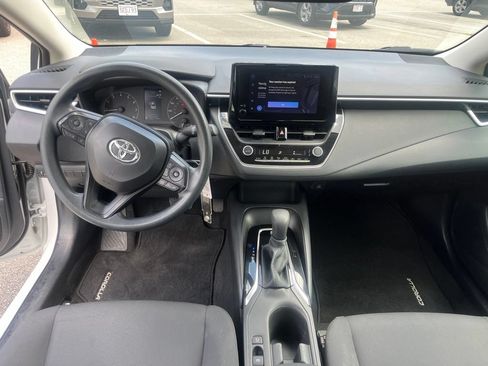 Used 2025 Toyota Corolla LE FWD image 9