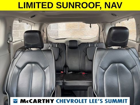 Used 2023 Chrysler Pacifica Limited FWD image 34