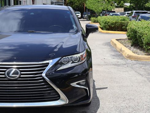 Used 2017 Lexus ES 350 w/ Luxury Package FWD image 16
