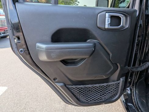 Used 2022 Jeep Gladiator Sport AWD/4WD image 25