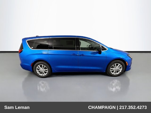 New 2027 Chrysler Pacifica Select FWD image 8