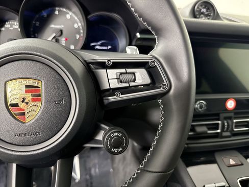 Certified 2026 Porsche Macan Turbo AWD/4WD image 39