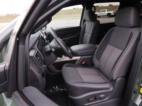 Used 2024 Nissan Titan SV w/ SV Bronze Edition Package image 8