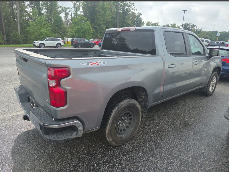 Used 2024 Chevrolet Silverado 1500 LT AWD/4WD image 7