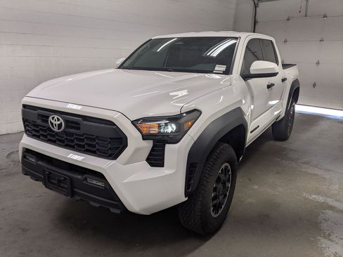 Used 2024 Toyota Tacoma TRD Off-Road AWD/4WD image 11
