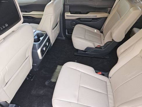 Used 2023 Ford Expedition XLT image 30
