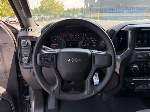 Used 2021 Chevrolet Silverado 1500 Custom Trail Boss AWD/4WD image 10