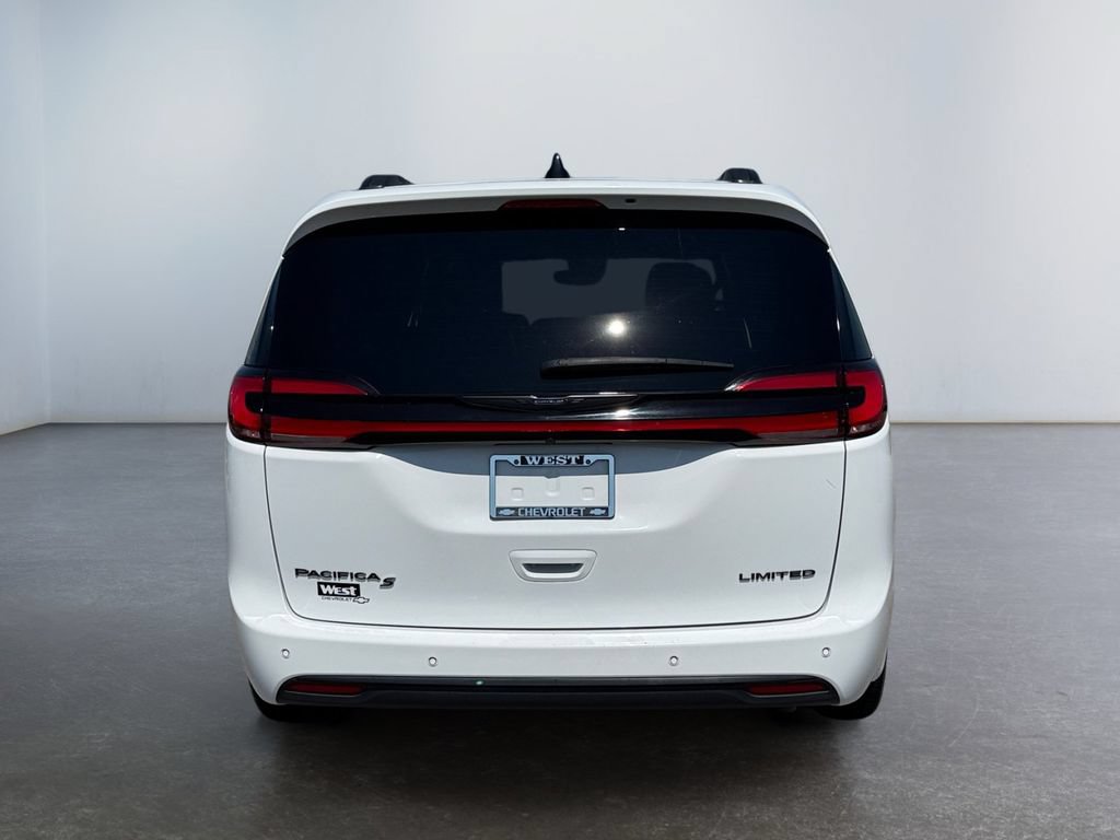 Used 2025 Chrysler Pacifica Limited FWD image 4
