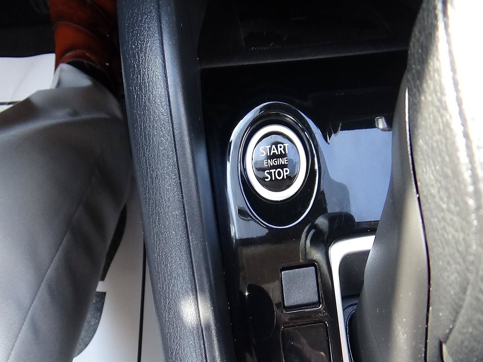 Used 2025 Nissan Versa SV FWD image 24