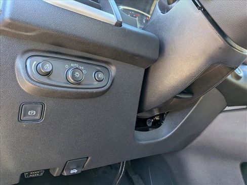 Used 2024 GMC Terrain SLT image 15