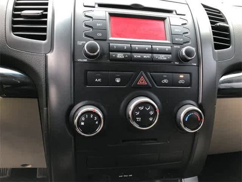 Used 2011 Kia Sorento LX image 15