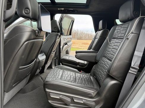 Used 2021 Cadillac Escalade Sport Platinum w/ LPO, ONYX Package AWD/4WD image 17