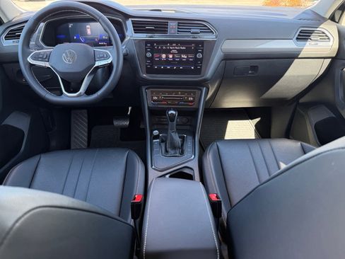 Used 2023 Volkswagen Tiguan SE image 13