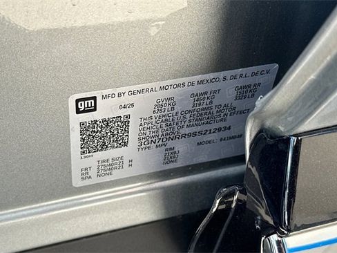 New 2025 Chevrolet Equinox EV LT image 37