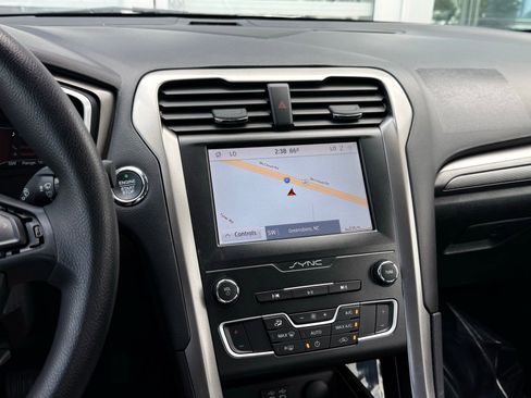 Used 2020 Ford Fusion SE FWD image 29