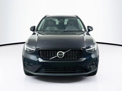 Used 2026 Volvo XC40 B5 Plus AWD/4WD image 2
