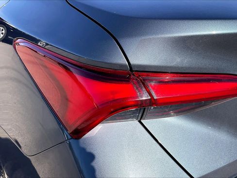 Used 2022 Toyota Avalon XLE image 27