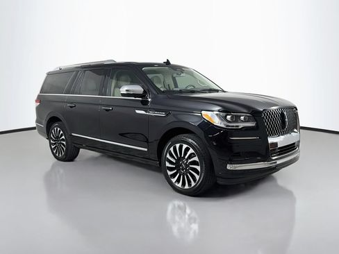 Used 2023 Lincoln Navigator L Black Label AWD/4WD image 3